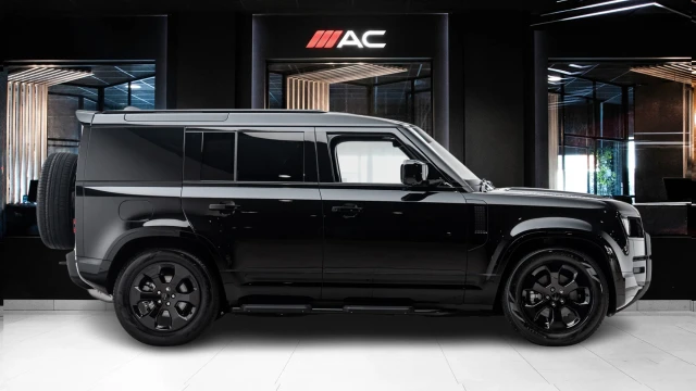 Land Rover Defender Image 3