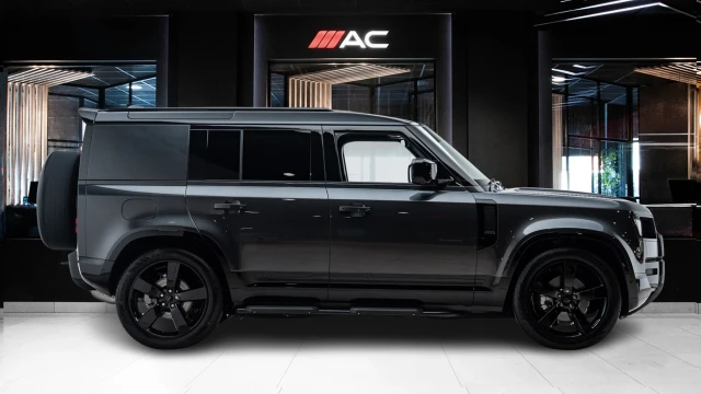 Land Rover Defender Image 3
