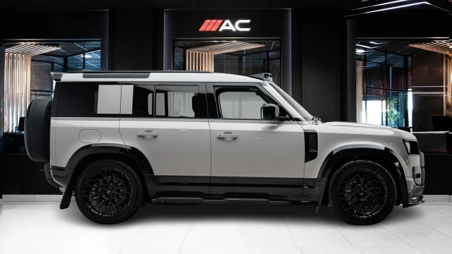 Land Rover Defender Image 3