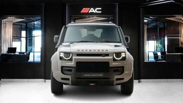 Land Rover Defender Image 6