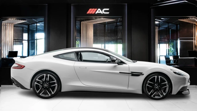 Aston Martin Vanquish Image 6