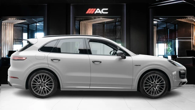 Porsche Cayenne Image 5