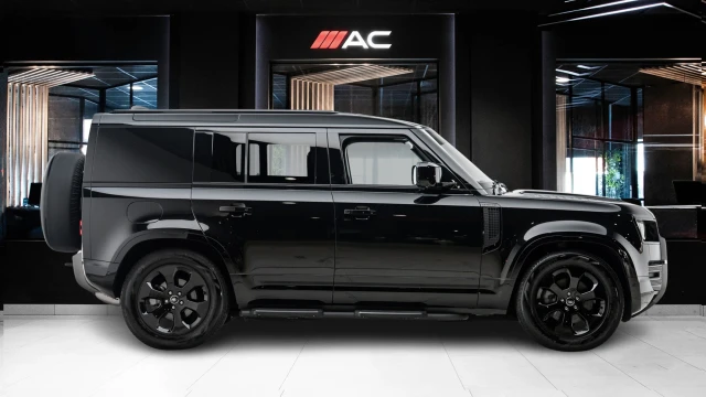 Land Rover Defender Image 3
