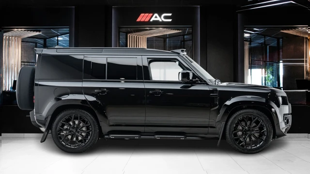 Land Rover Defender Image 3