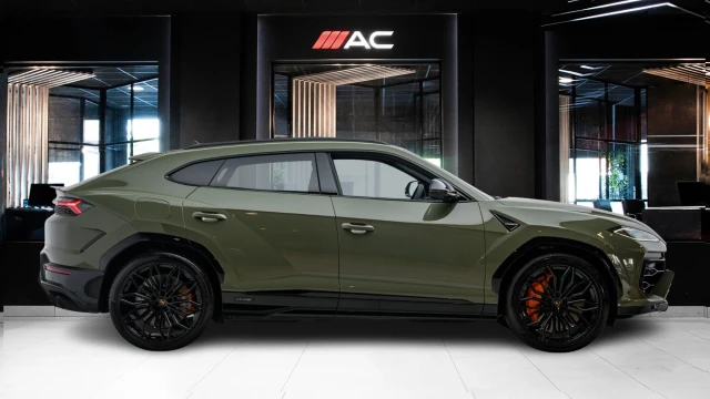 Lamborghini Urus Image 3