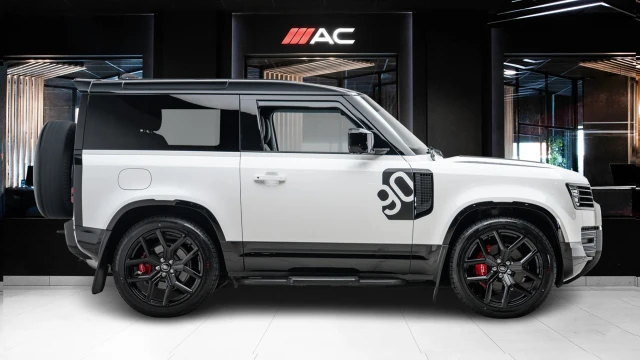 Land Rover Defender Image 3