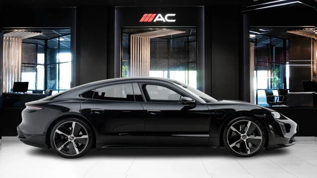 Porsche Taycan Image 3