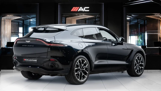 Aston Martin DBX Image 4