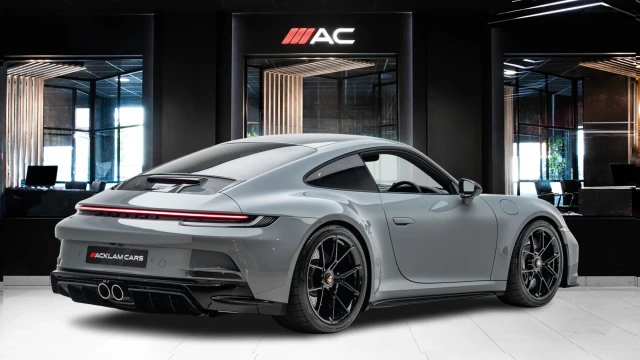 Porsche 911 Image 4