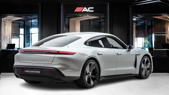 Porsche Taycan Image 4