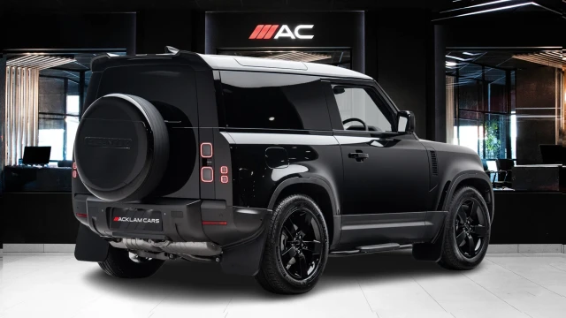 Land Rover Defender Image 4
