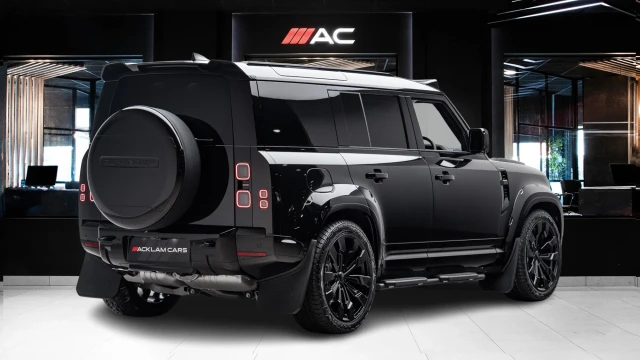 Land Rover Defender Image 4