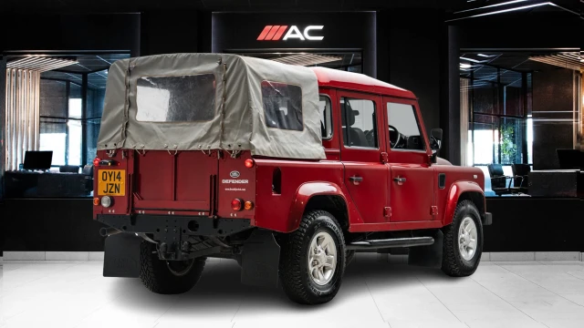 Land Rover Defender Image 4