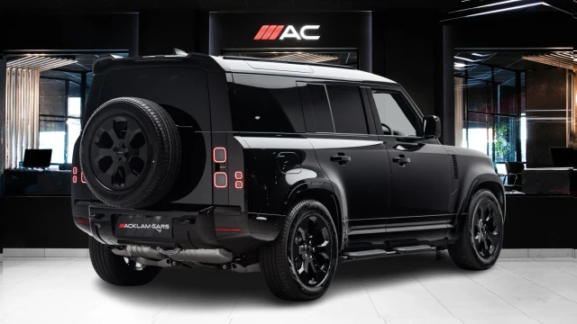 Land Rover Defender Image 4
