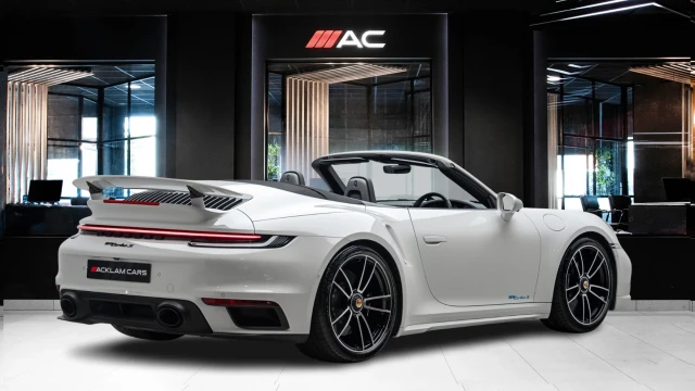 Porsche 911 Image 4