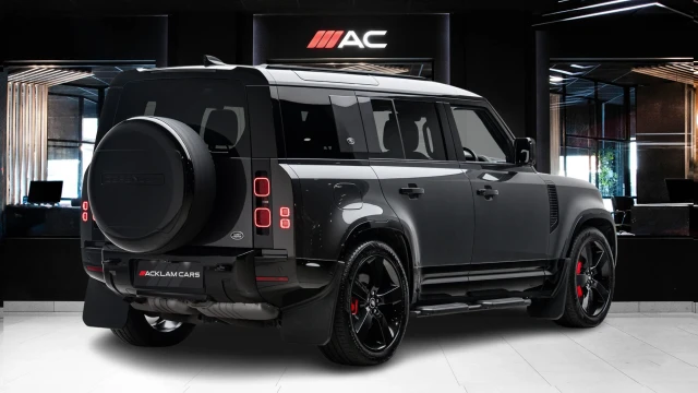 Land Rover Defender Image 4