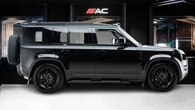 Land Rover Defender Image 5