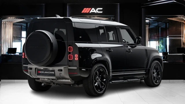 Land Rover Defender Image 4