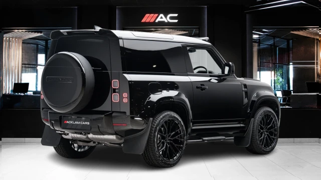 Land Rover Defender Image 3