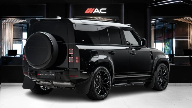 Land Rover Defender Image 4