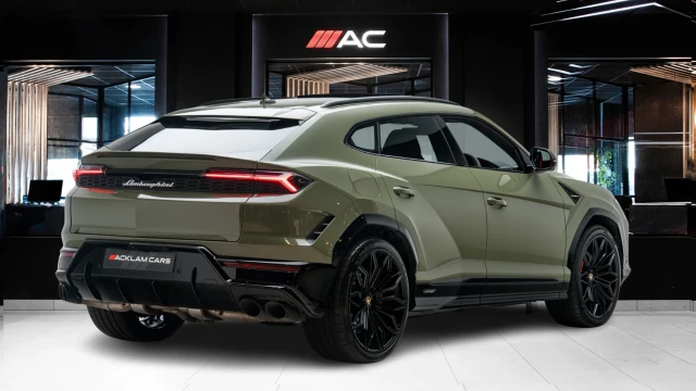 Lamborghini Urus Image 4