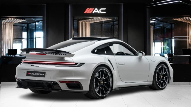 Porsche 911 Image 3