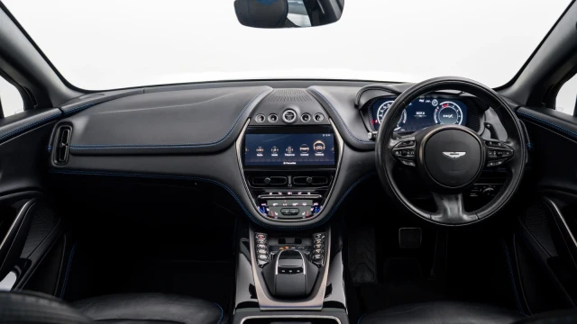 Aston Martin DBX Image 5