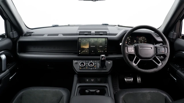 Land Rover Defender Image 5