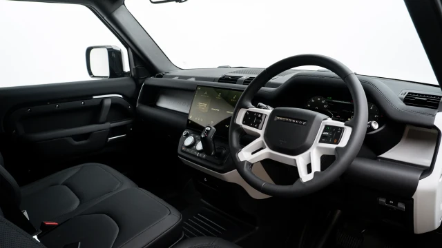 Land Rover Defender Image 5