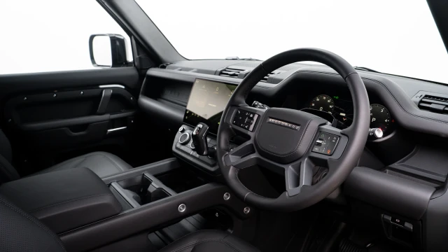 Land Rover Defender Image 5