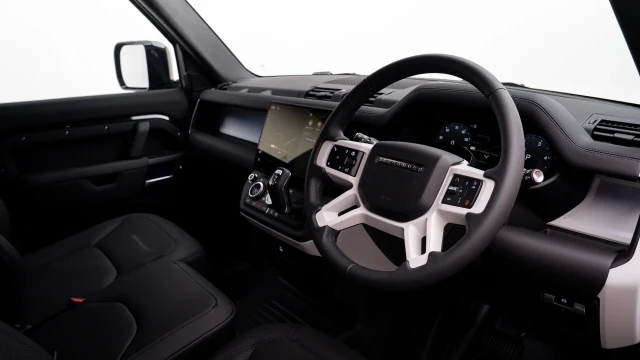 Land Rover Defender Image 5