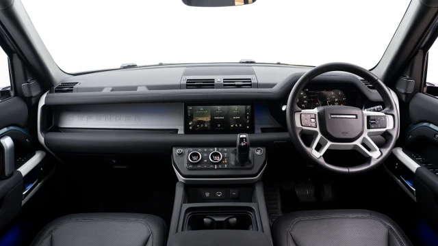 Land Rover Defender Image 5
