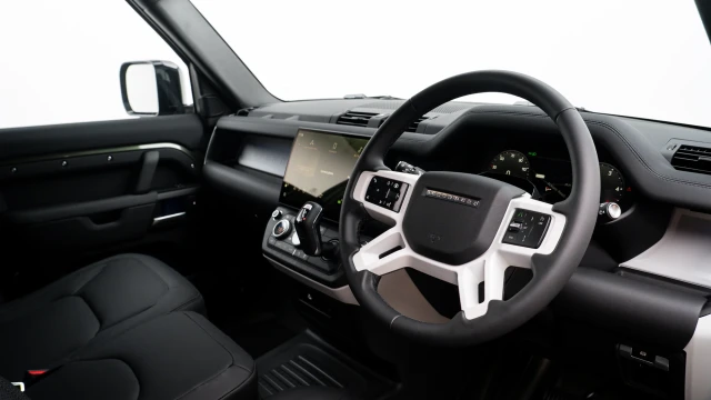 Land Rover Defender Image 5