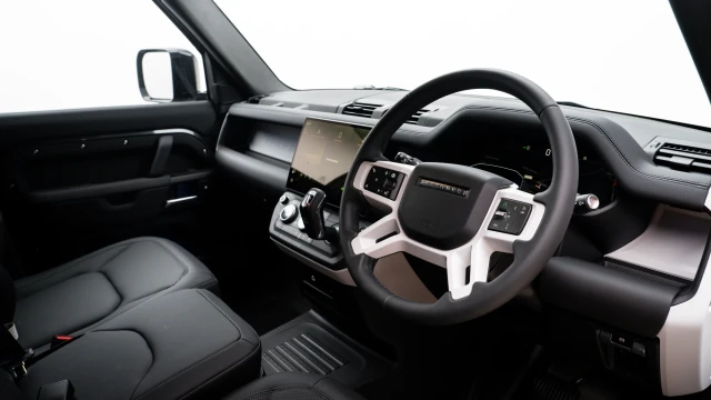 Land Rover Defender Image 5