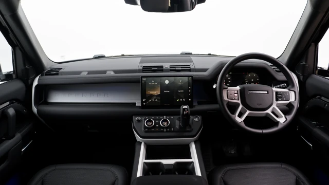 Land Rover Defender Image 5