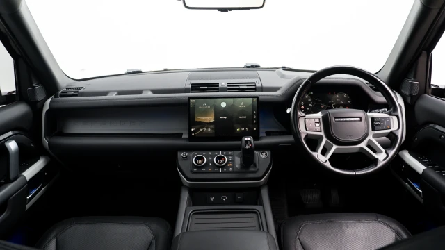 Land Rover Defender Image 5