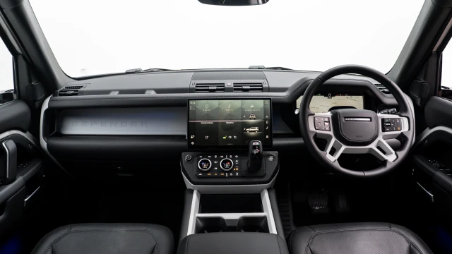Land Rover Defender Image 5