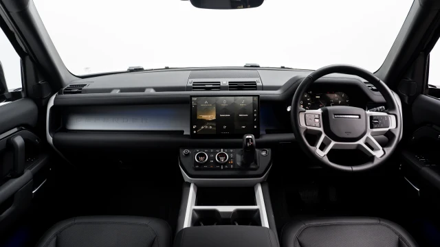 Land Rover Defender Image 5
