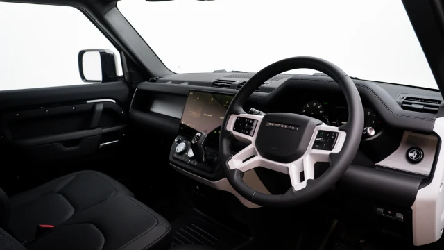Land Rover Defender Image 6