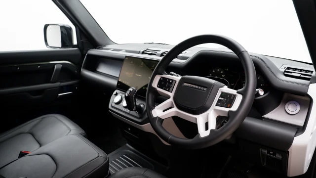 Land Rover Defender Image 5