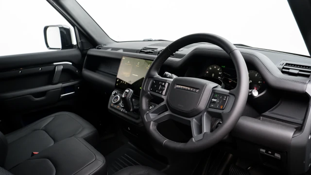 Land Rover Defender Image 5