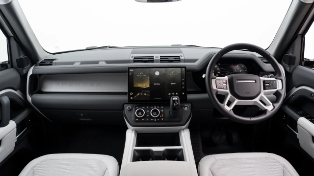 Land Rover Defender Image 5