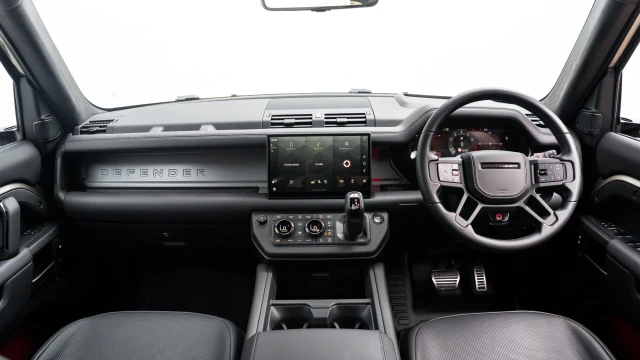 Land Rover Defender Image 5