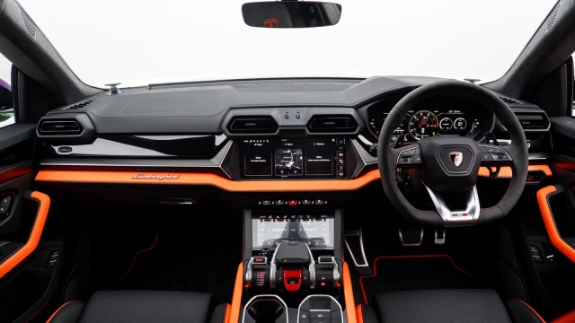 Lamborghini Urus Image 6