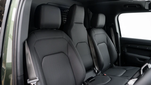 Land Rover Defender Image 6