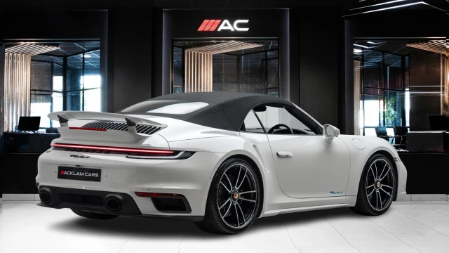 Porsche 911 Image 6