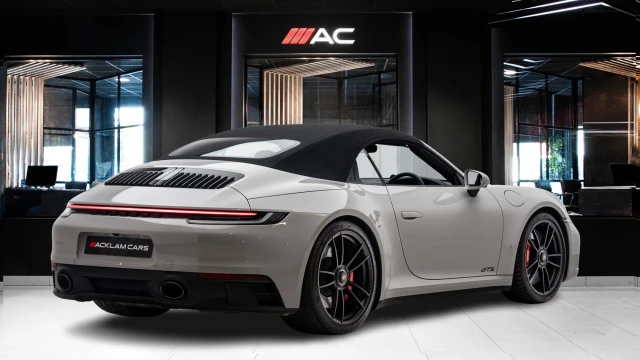 Porsche 911 Image 6