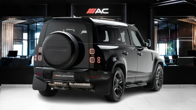 Land Rover Defender Image 6