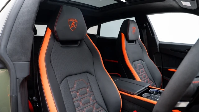 Lamborghini Urus Image 5
