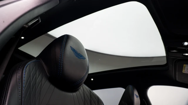Aston Martin DBX Image 8